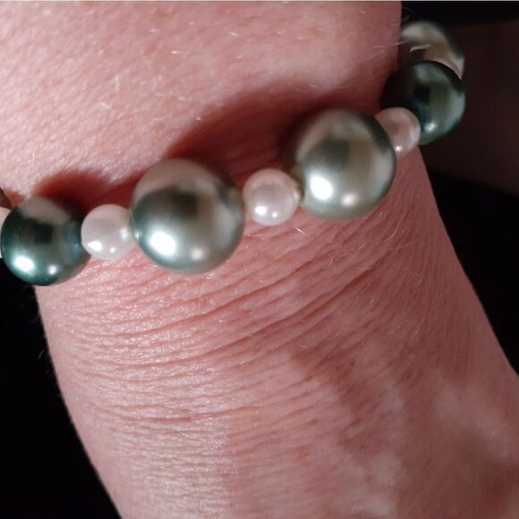 STRETCH PEARLIZED RESIN BEADS - Picture 2 of 4